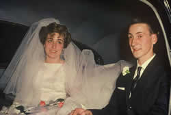 Gerardo y Malena durante un viaje en carpa por el sur argentino (1963).