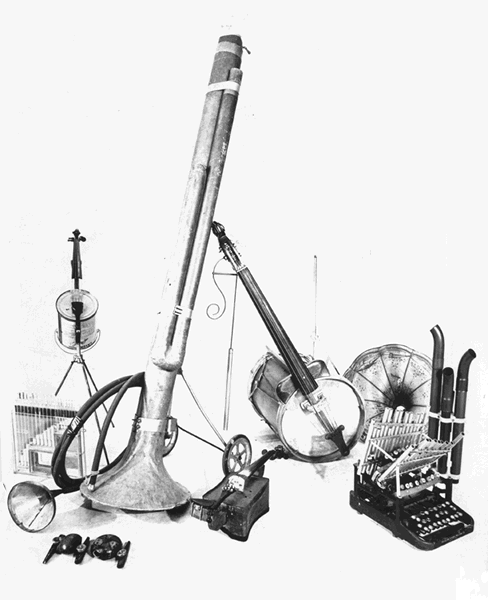 Los primeros instrumentos informales creados por Les Luthiers.