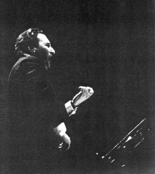 Virtu Maragno, director del coro de la Facultad de Ingenier&iacute;a durante los a&ntilde;os 60.